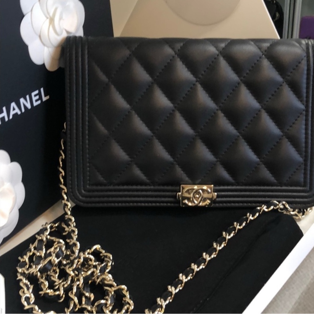 CHANEL Black Wallet on Chain or O-mini Sac